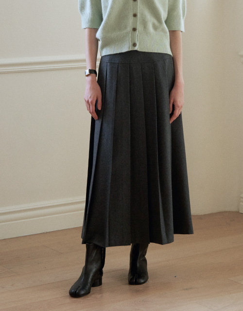 wide pleats wool skirt